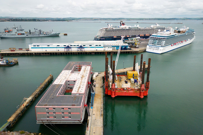 UK: Nielegalni imigranci wrócą na budzącą kontrowersje barkę "Bibby Stockholm"