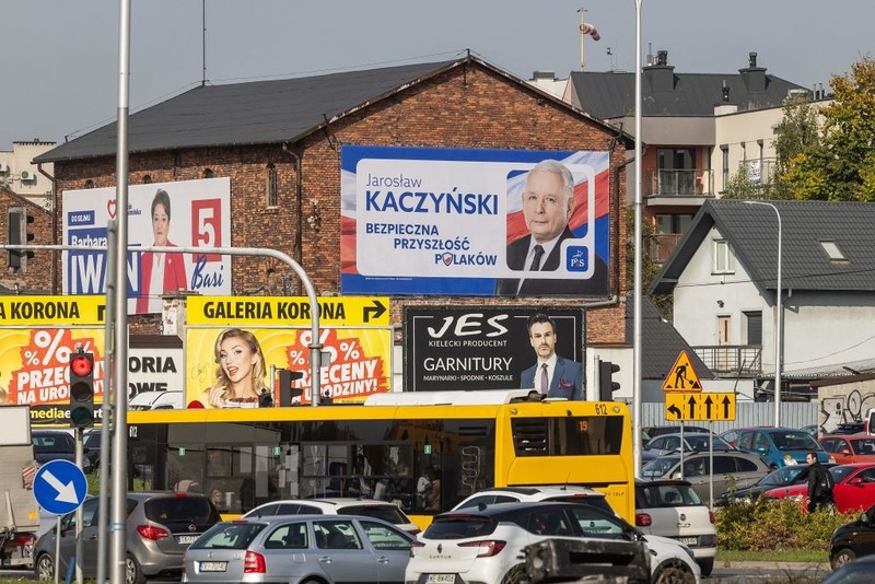 Over 56 percent Poles believe that the ending election campaign is not fair
