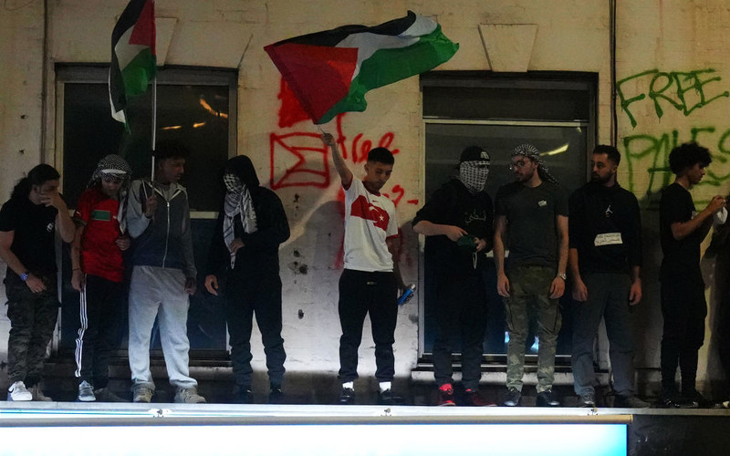 Waving Palestinian flag may be a criminal offence, Braverman tells police