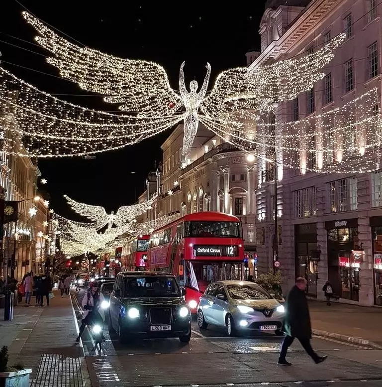 Kiedy na Oxford Street pojawią się świąteczne iluminacje? Podano datę