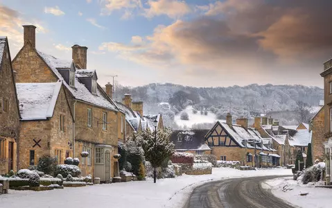 UK weather: First snow of winter and heavy rain on way as temperatures plunge below freezing in cold