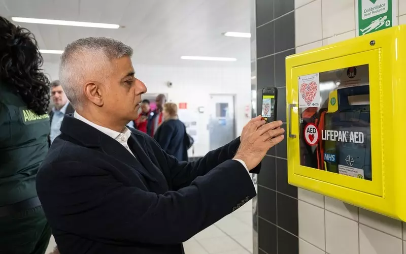 Londyn: Defibrylator w każdym pociągu metra i kolei naziemnej 
