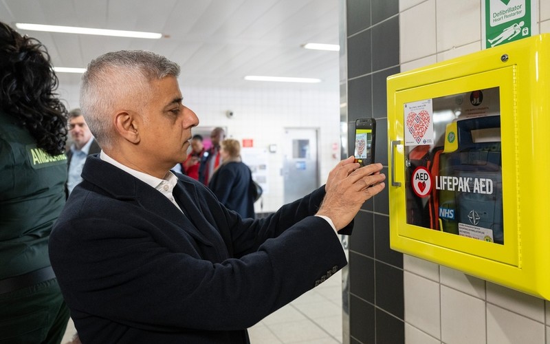 Sadiq Khan and TfL make big change for all London Underground trains