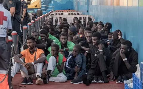 Shortage of places for migrants in Canary Islands, police put them in garages of police stations