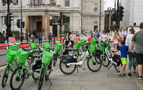 London's cluttered pavements are a chronic issue, report finds