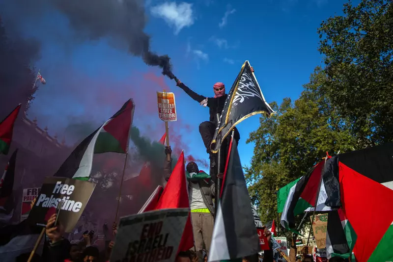 Media: Aktywiści w UK wzywają do włamań do firm dostarczających broń Izraelowi