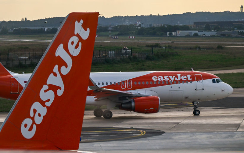Lot easyJet z Teneryfy do Londynu odwołany z powodu "defekacji pasażera" na podłogę