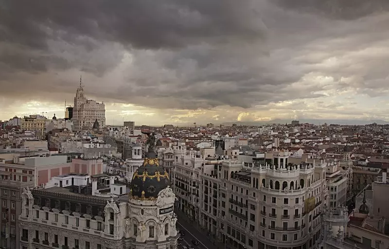 Burza Aline: Rekordowe ulewy w centrum Madrytu. Ogłoszono czerwony alert pogodowy