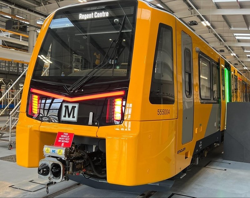 Anglia: Nowe pociągi kolejki Metro przeszły specjalny cykl testów wytrzymałości