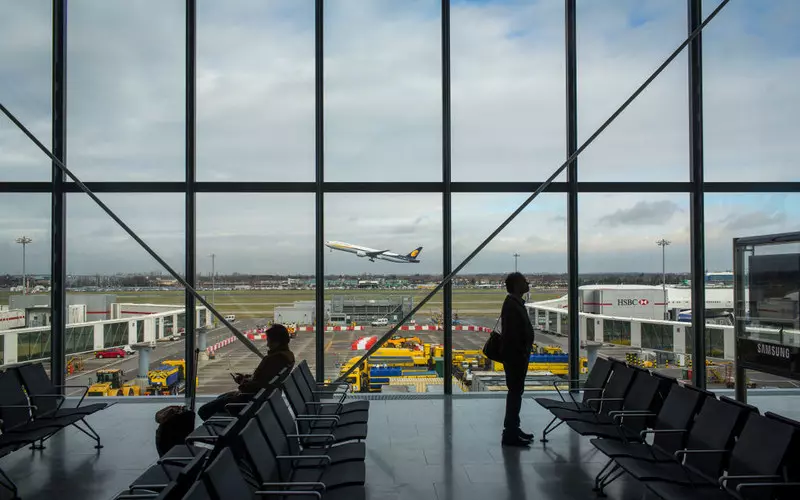 Wzrosną opłaty lotniskowe w UK. Linie lotnicze ostrzegają pasażerów