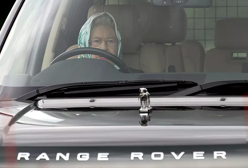 Na aukcję trafi Range Rover królowej Elżbiety II