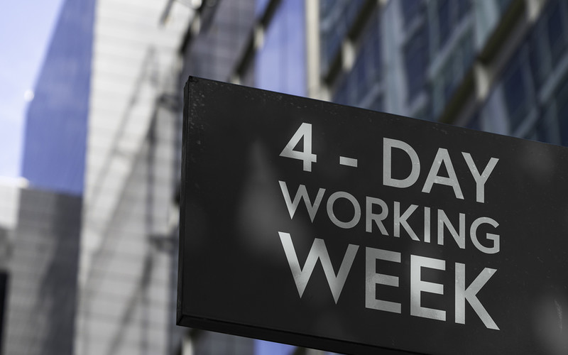 Ministers warn English councils not to adopt four-day working weeks