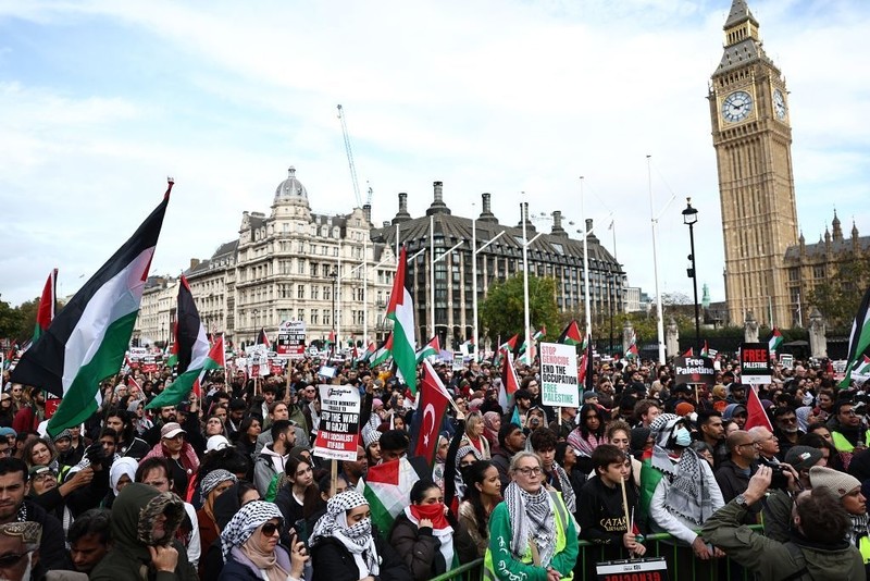 London: Arrests during a pro-Palestinian demonstration attended by 70,000 people