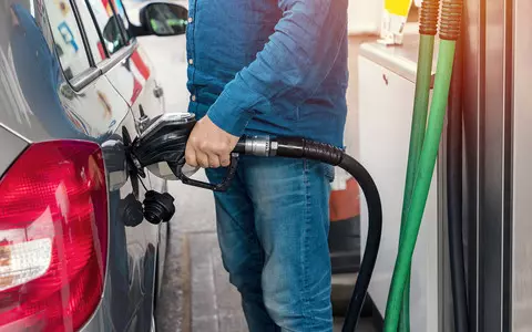 Petrol retailers should cut price by 5p a litre, RAC says