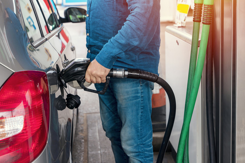 Petrol retailers should cut price by 5p a litre, RAC says