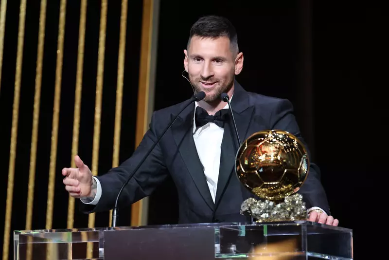 Leo Messi won the Ballon d'Or for the eighth time. Lewandowski outside the top 10 of the poll