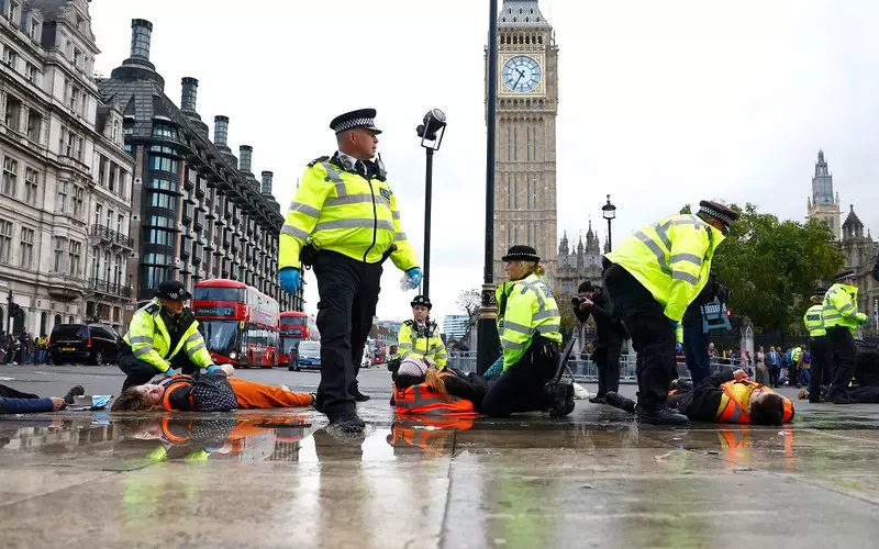 Londyn: Policja aresztowała koło parlamentu ponad 60 aktywistów grupy Just Stop Oil