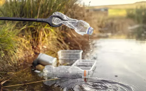 British scientists warn against plastic in rivers. "It carries dangerous bacteria"