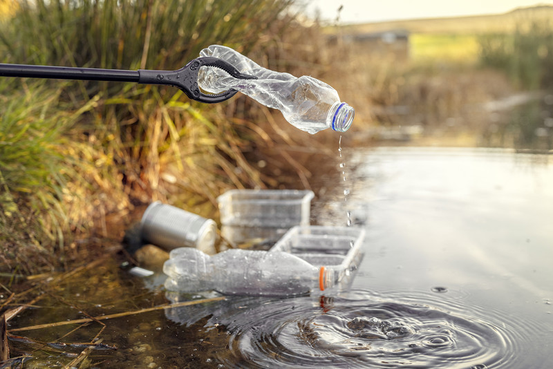 British scientists warn against plastic in rivers. "It carries dangerous bacteria"