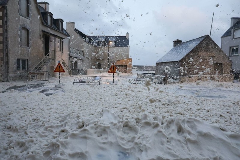 Storm Ciaran: Homes without electricity in France, traffic chaos in Britain and the Netherlands