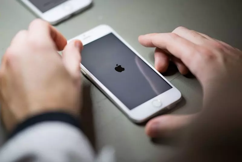 Firma Apple może być pozwana w UK za wadliwe baterie w starszych iPhone'ach