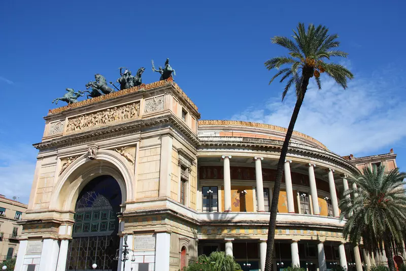 Włochy: Japoński miliarder wynajął na swoje urodziny w Palermo dwa teatry i pięć hoteli