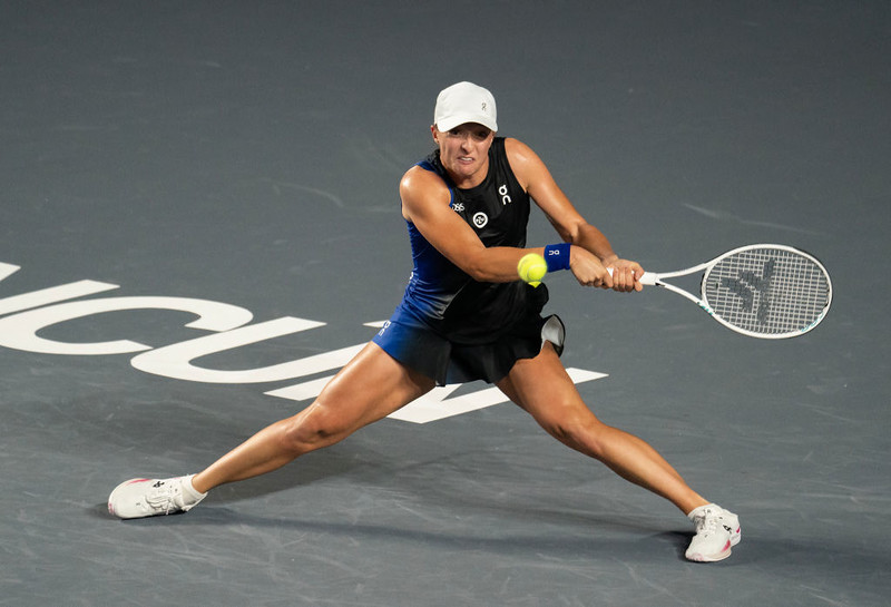 WTA Finals: Swiatek defeats Sabalenka in the semi-finals