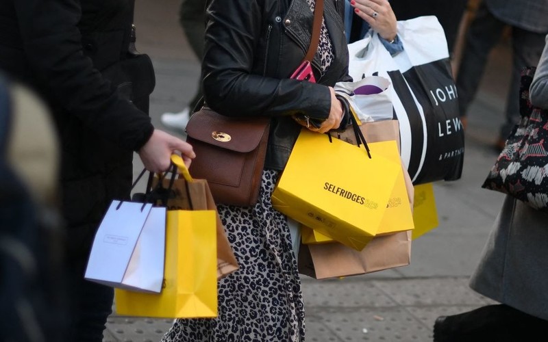 UK recession fears grow as shoppers cut spending ‘to save for Christmas’