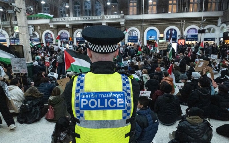 Additional police forces brought to London in connection with a pro-Palestinian march