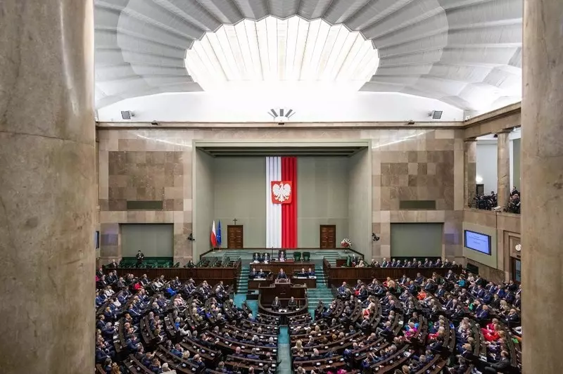 Posiedzenie Sejmu RP nowej kadencji: "Patria, nie partia"
