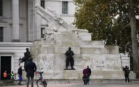 London: Pro-Palestinian protesters climb war memorial. British people outraged