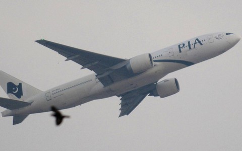 Brytyjskie myśliwce eskortowały pakistański samolot pasażerski