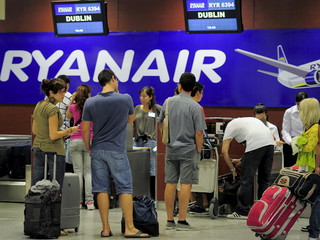 Ryanair traci pieniądze i obiecuje poprawę
