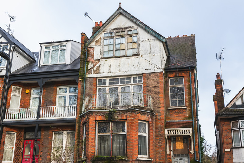 Loophole adds to ‘shameful’ rental conditions in England, says housing chief