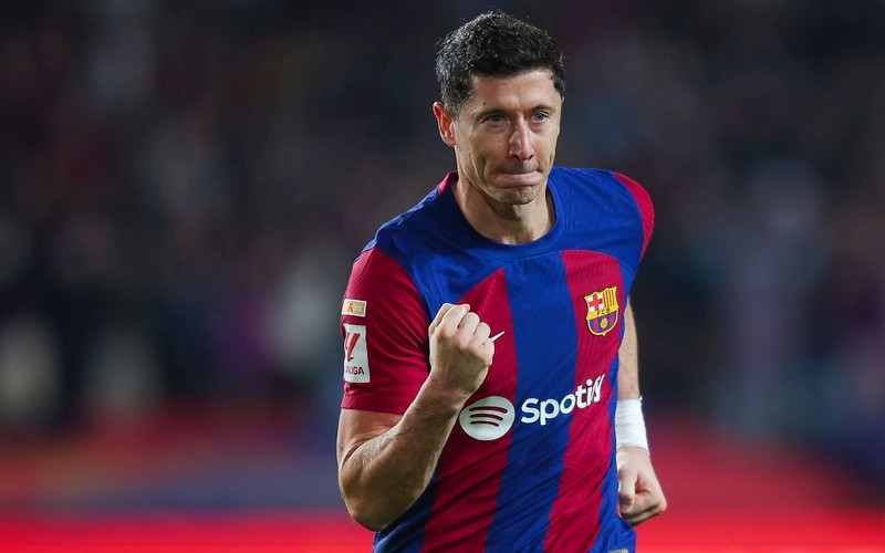 Lewandowski does not give up fight for another top scorer title
