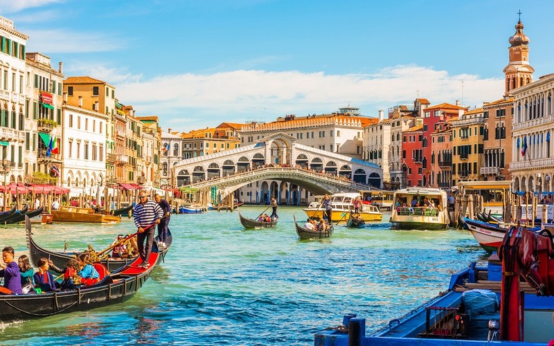Venice introduces tax for entering city for those who are there... too short
