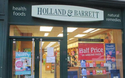 Holland&Barrett: Nadgryzione opakowania i mysie odchody na półkach