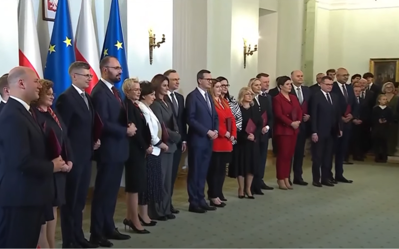 Prezydent Andrzej Duda zaprzysiągł Mateusza Morawieckiego na premiera i powołał rząd