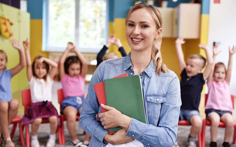 Poll: Poles say "yes" to pay raises for teachers and "no" to increasing their duties