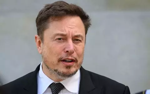 Moderna hired former FBI agent to follow celebrities who criticize vaccinations, including Elon Musk