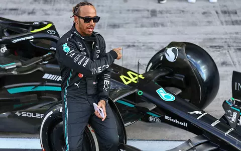 Lewis Hamilton: "I don't know who is failing more - me or the car"