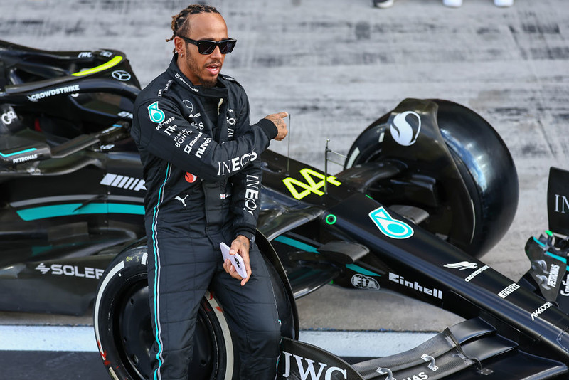 Lewis Hamilton: "Nie wiem, kto bardziej zawodzi - ja, czy samochód"