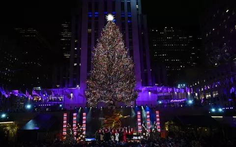 50 thousand lights were lit on the Christmas tree in New York's Rockefeller Center