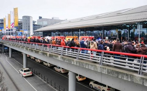 Ewakuacja lotniska w Hamburgu. 50 osób trafiło do szpitala z poparzeniami