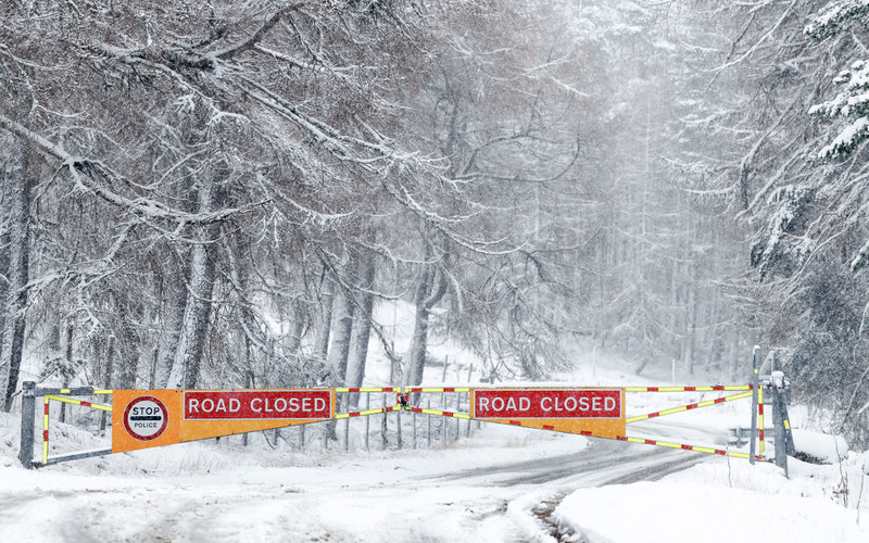 UK: Road disruptions and power outages due to snowfall