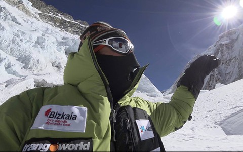 Hiszpan Alex Txikon bliski zdobycia Everestu w sportowym wejściu