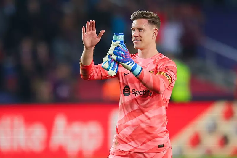 Doctors have given Barcelona goalkeeper ter Stegen a choice
