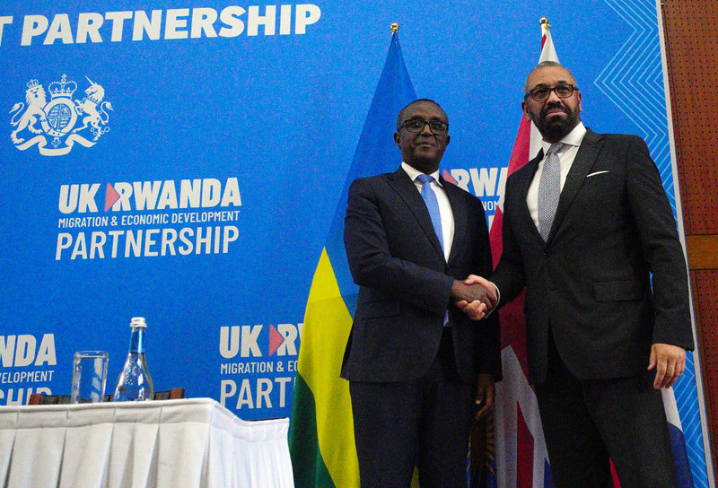 Brytyjski rząd zawarł z Rwandą nową umowę o deportacji nielegalnych imigrantów