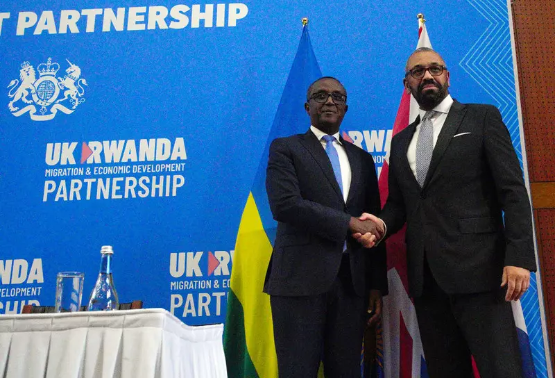 Brytyjski rząd zawarł z Rwandą nową umowę o deportacji nielegalnych imigrantów