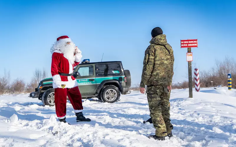 Święty Mikołaj jest już w Polsce. Niecodziennego gościa spotkali strażnicy graniczni
